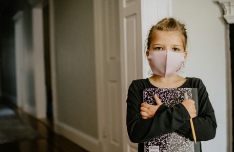 Auswertung von Metastudie: Kein Beleg für Nutzen von Maskenpflicht bei Kindern
