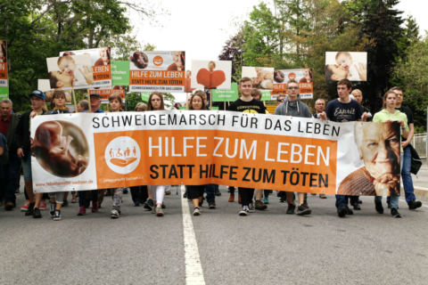 Schweigemarsch-fuer-das-Leben-Copyright-Lebensrecht-Sachsen-e.V-www.lebensrecht-sachsen.de_