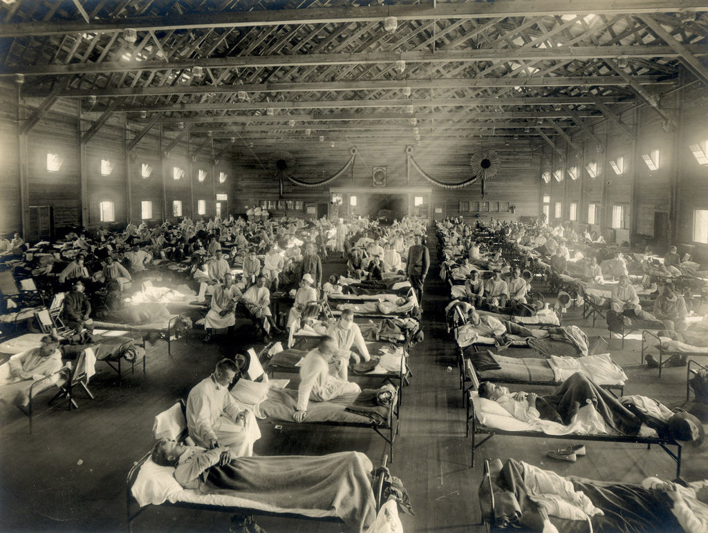 Emergency_hospital_during_Influenza_epidemic_Camp_Funston_Kansas_-_NCP_1603